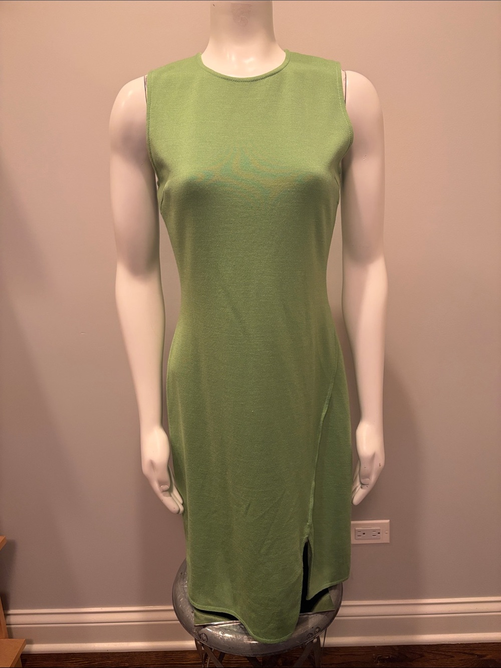 St. John Mint Green Knit Sleeveless Sheath Dress Size 4 note DAMAGED